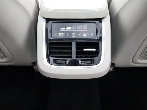 Used 2016 Volvo XC90 T6 Momentum w/ Momentum Plus Package AWD/4WD image 33