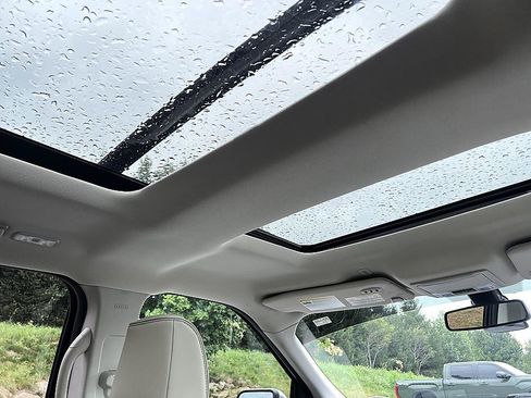 Used 2018 Ford Explorer Platinum AWD/4WD image 19