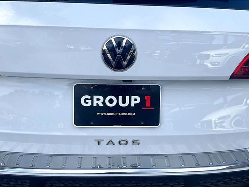 Used 2023 Volkswagen Taos SE w/ Panoramic Sunroof Package FWD image 33