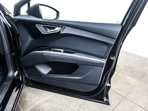 Used 2025 Audi Q4 e-tron Premium Plus w/ Premium Plus image 24