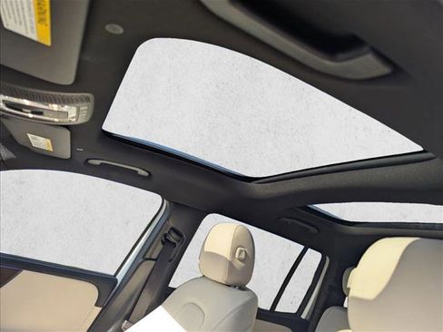 Used 2025 Mercedes-Benz GLB 250 image 14