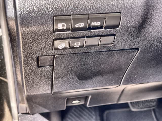 Used 2019 Lexus RX 350L Luxury w/ Accessory Package AWD/4WD image 29