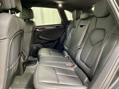 Used 2022 Porsche Macan AWD/4WD image 17