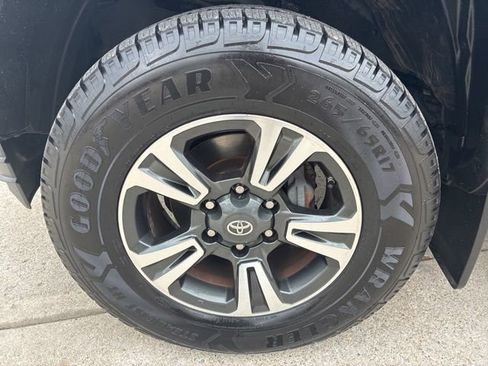 Used 2019 Toyota Tacoma TRD Sport image 14