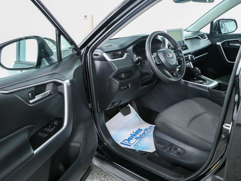 Used 2025 Toyota RAV4 XLE AWD/4WD image 3