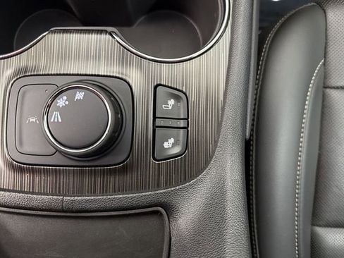 Certified 2023 GMC Acadia SLT image 33