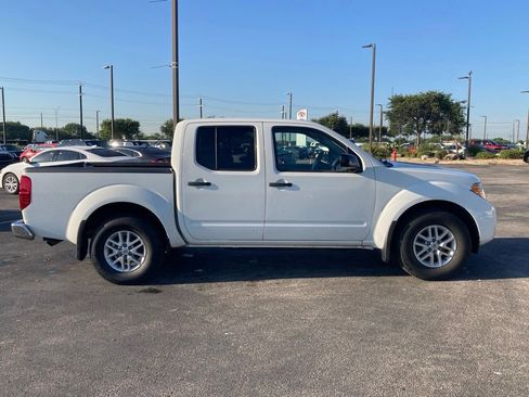 Used 2018 Nissan Frontier SV AWD/4WD image 3