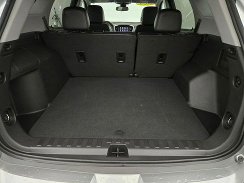 Used 2024 GMC Terrain SLT image 12