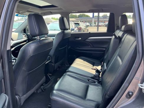 Used 2018 Toyota Highlander XLE AWD/4WD image 23