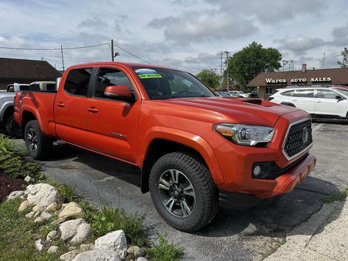 Used 2018 Toyota Tacoma TRD Sport AWD/4WD image 6