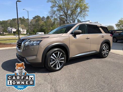 Used 2024 Nissan Pathfinder Platinum w/ Cargo Package image 5