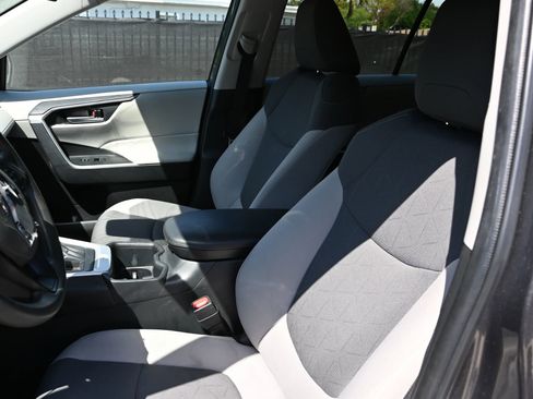 Used 2025 Toyota RAV4 XLE image 9