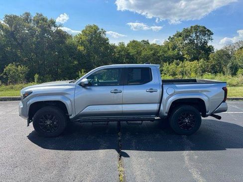 Certified 2025 Toyota Tacoma SR5 AWD/4WD image 6