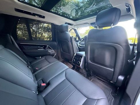 Certified 2025 Land Rover Range Rover SE AWD/4WD image 17