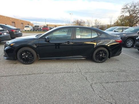 New 2026 Toyota Camry SE FWD image 4