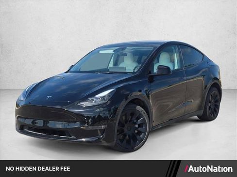 Used 2024 Tesla Model Y Long Range AWD/4WD image 1