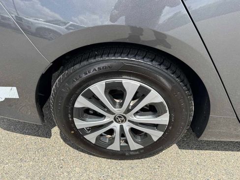 Used 2021 Toyota Prius Prime LE FWD image 33