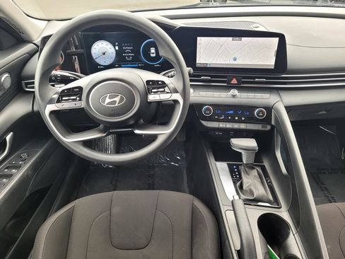 Used 2024 Hyundai Elantra SEL FWD image 13