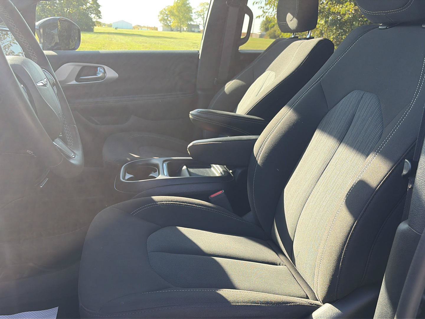 Used 2024 Chrysler Pacifica Touring FWD image 10