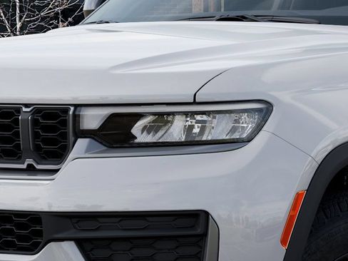 New 2026 Jeep Grand Cherokee Altitude AWD/4WD image 10