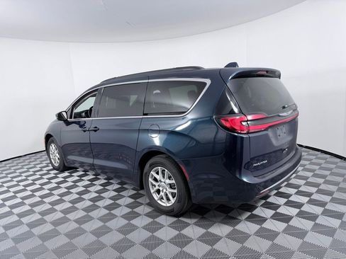 Used 2022 Chrysler Pacifica Touring-L w/ Uconnect Theater Family Group image 5