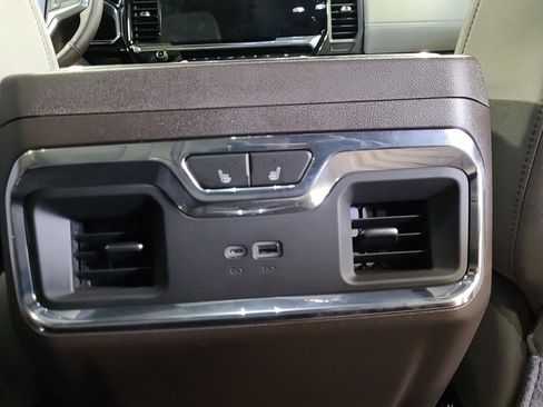 Used 2025 Chevrolet Silverado 1500 LTZ w/ LTZ Premium Package image 24