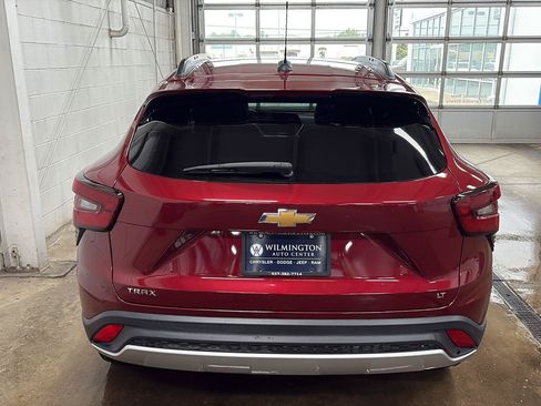 Used 2025 Chevrolet Trax LT w/ LT Convenience Package FWD image 39