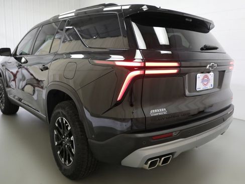 Used 2024 Chevrolet Traverse Z71 w/ Enhanced Driving Package AWD/4WD image 23