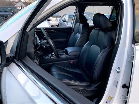 Used 2023 Honda Pilot Touring image 8