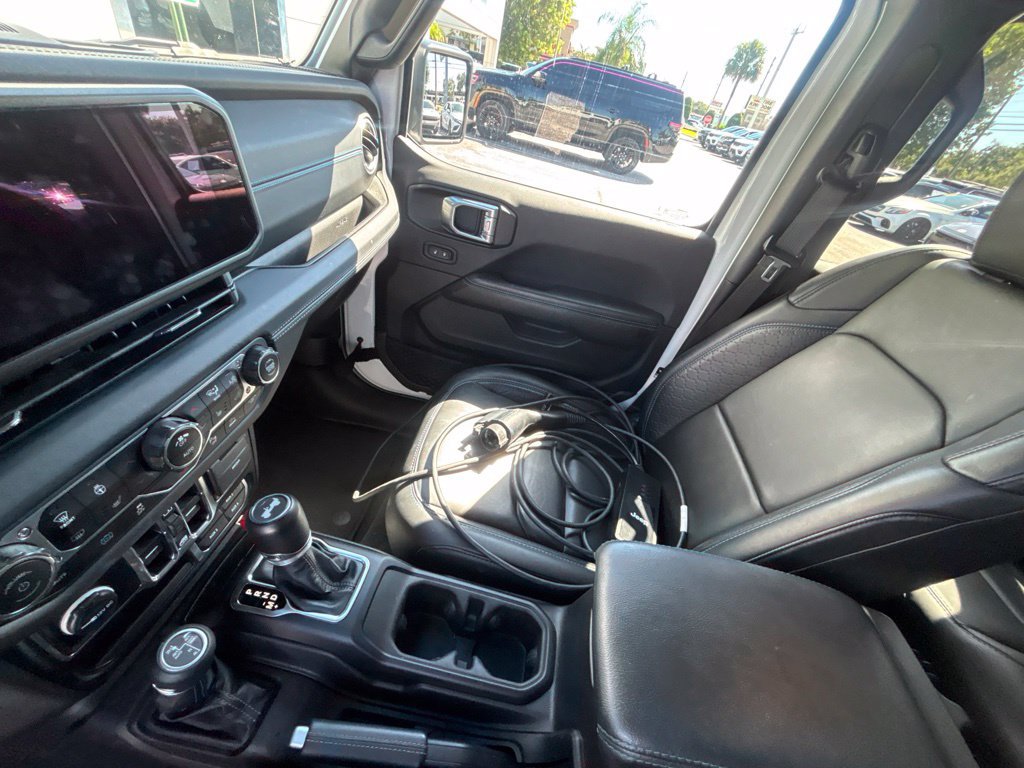 Used 2024 Jeep Wrangler High Altitude AWD/4WD image 29