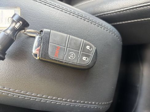 Used 2025 Jeep Compass Limited AWD/4WD image 21