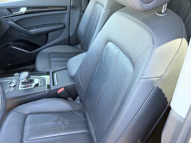 Used 2020 Audi Q5 2.0T Premium Plus w/ Premium Plus Package AWD/4WD image 9