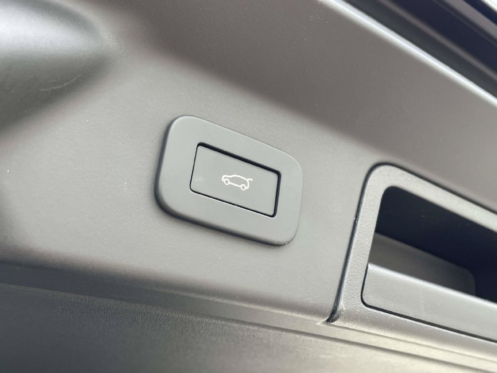 New 2026 Land Rover Range Rover Velar Dynamic SE AWD/4WD image 19