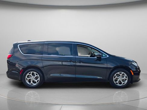 Used 2024 Chrysler Pacifica Limited FWD image 4