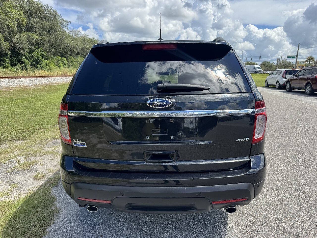 Used 2014 Ford Explorer XLT w/ Equipment Group 202A AWD/4WD image 8
