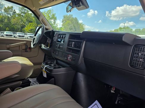 New 2026 GMC Savana 2500 w/ Driver Convenience Package RWD image 25