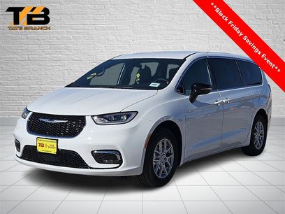 New 2026 Chrysler Pacifica Select