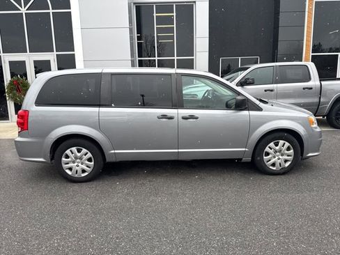 Certified 2019 Dodge Grand Caravan SE image 7