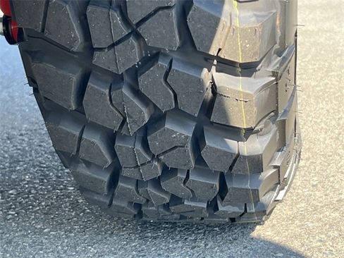 New 2025 Jeep Gladiator Sport image 17