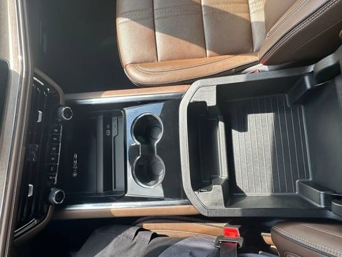 Used 2025 Chevrolet Tahoe High Country AWD/4WD image 19