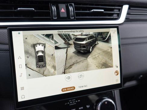 Used 2022 Jaguar F-PACE SVR image 23