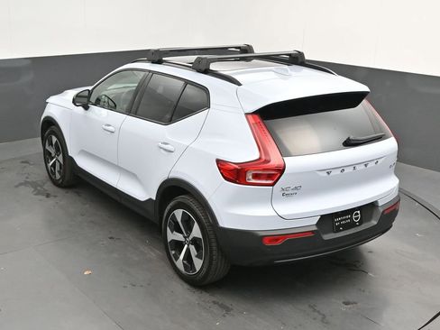Certified 2025 Volvo XC40 B5 Plus AWD/4WD image 25