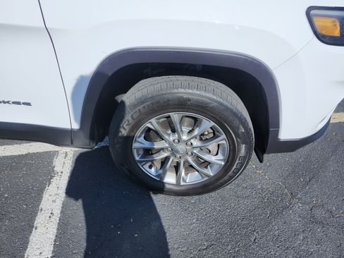 Used 2019 Jeep Cherokee Latitude Plus w/ Comfort/Convenience Group AWD/4WD image 11