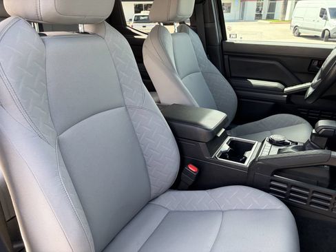 Certified 2025 Toyota Tacoma SR5 AWD/4WD image 15