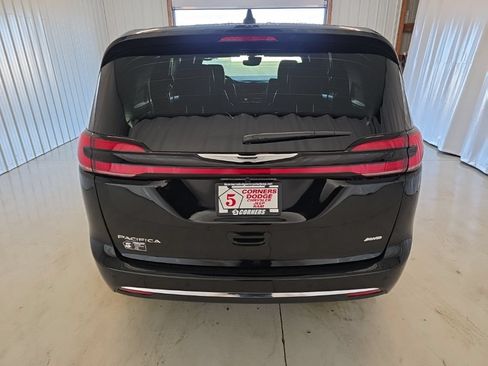 New 2026 Chrysler Pacifica Select AWD/4WD image 4