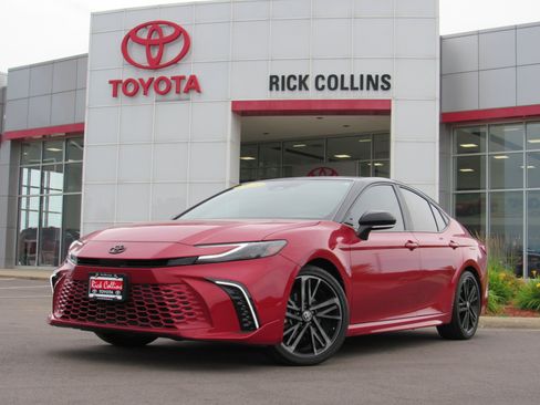 Used 2025 Toyota Camry XSE w/ Premium Package FWD image 1