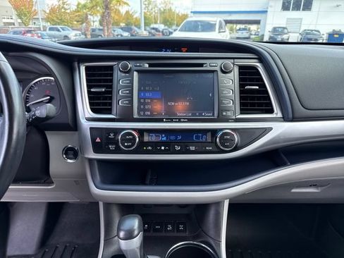Used 2018 Toyota Highlander XLE AWD/4WD image 20