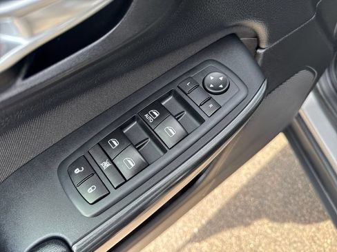 Used 2017 Jeep Cherokee Sport AWD/4WD image 11