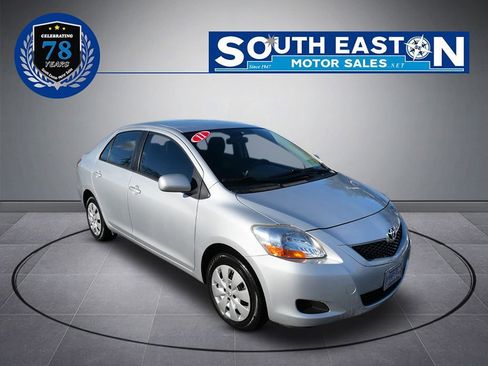 Used 2011 Toyota Yaris Base image 2