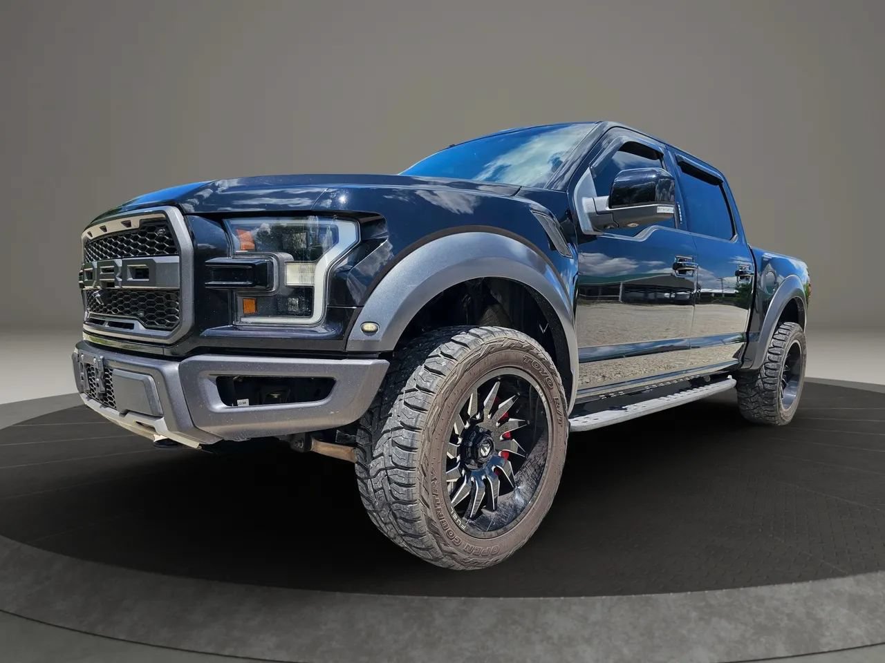 Used 2019 Ford F150 Raptor w/ Equipment Group 802A Luxury AWD/4WD image 2